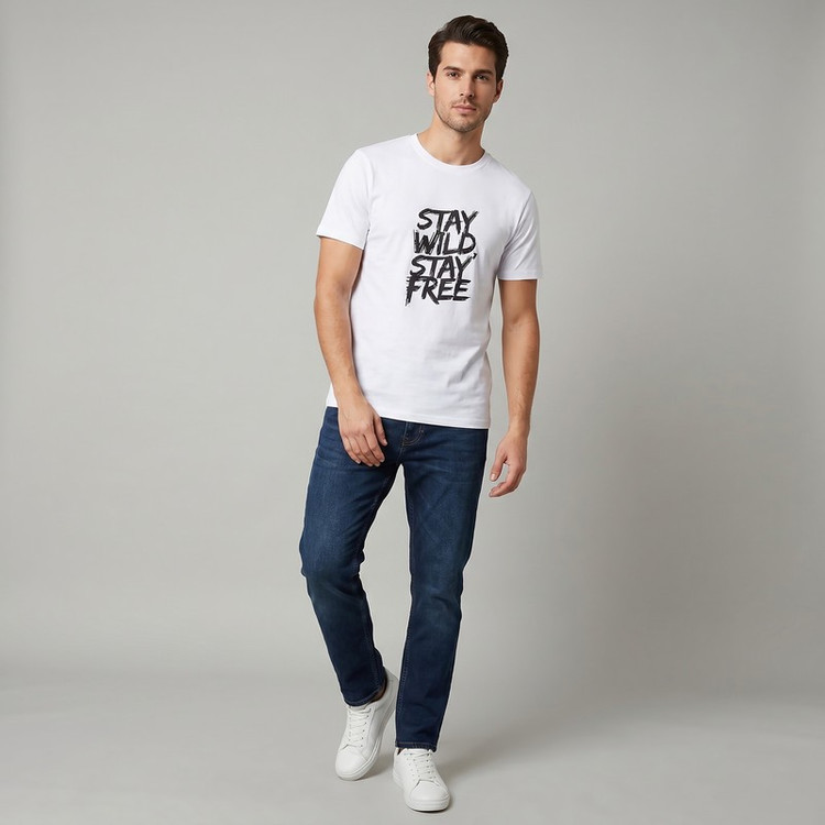 تی شرت آستین کوتاه یقه گرد مردانه دیلمانا مدل Stay Wild Stay Free