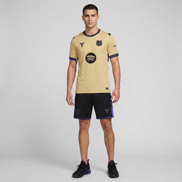 ست تی شرت آستین کوتاه و شلوارک ورزشی مردانه مدل بارسلونا Away 2026