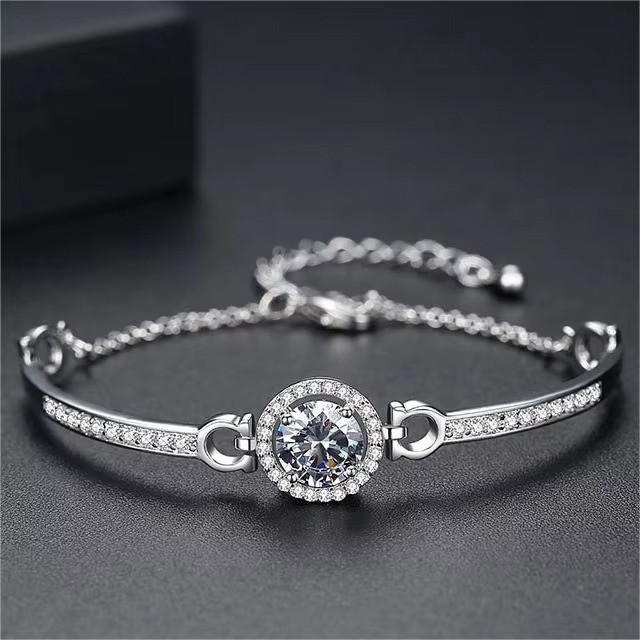 ساعت مچی عقربه ای زنانه مدل فول نگین کد NA02 به همراه دستبند