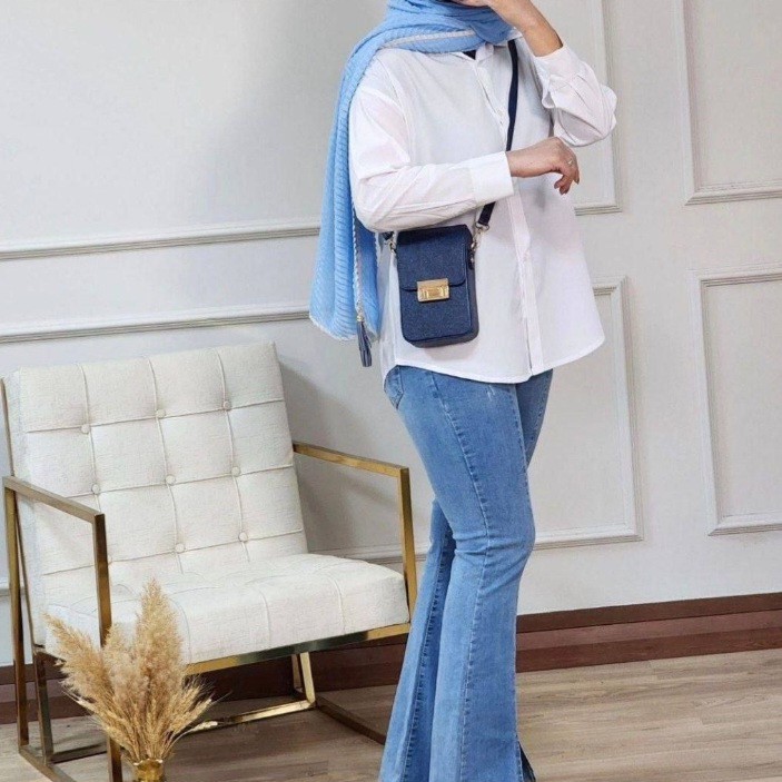 شومیز زنانه آستین بلند مدل H100 با جنس الیاف نخی و یقه برگردان، تنخور معمولی، قد روی باسن، بسته شدن با بیش از سه دکمه...