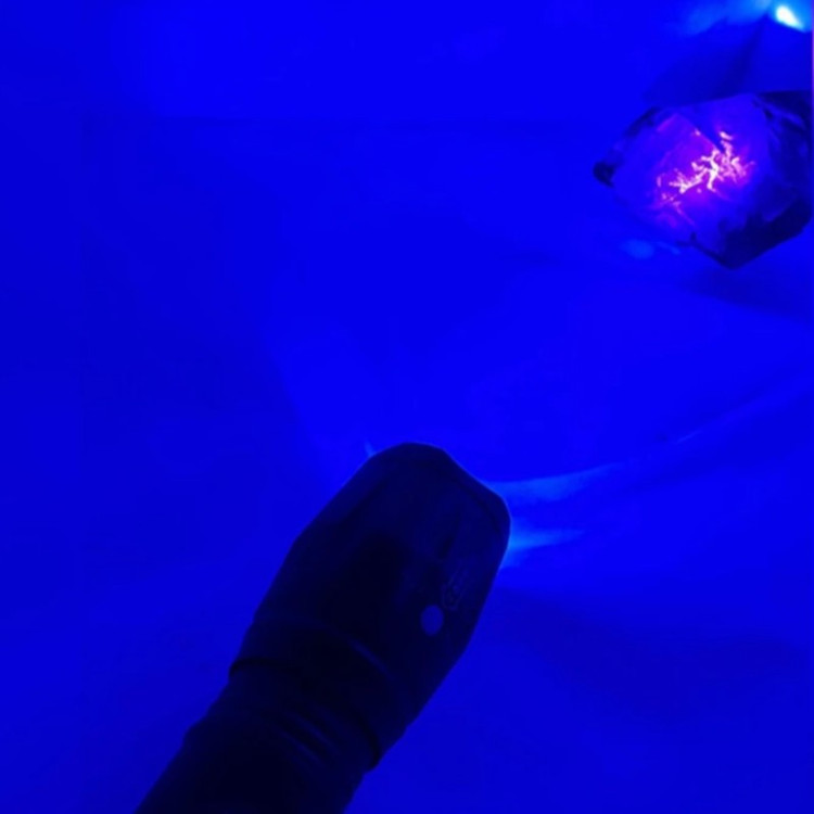 چراغ قوه دستی ویدز مدل UV365_395NM با نور بنفش