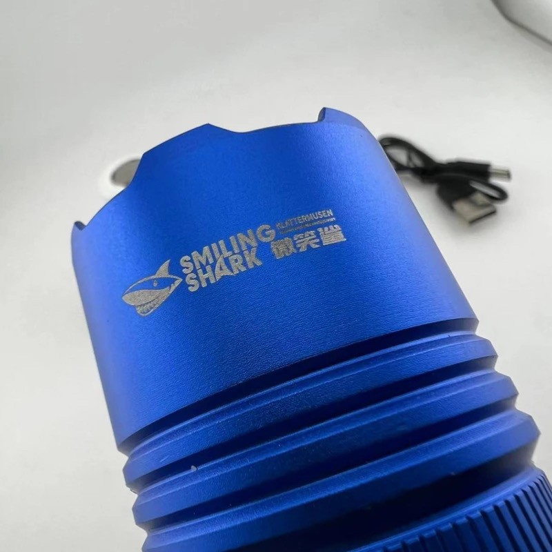 چراغ قوه دستی اسمایلینگ شارک مدل SD7173 با نور مهتابی
